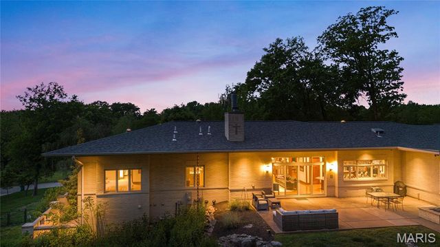 15 Summerhill Lane, Town And Country, MO 63017