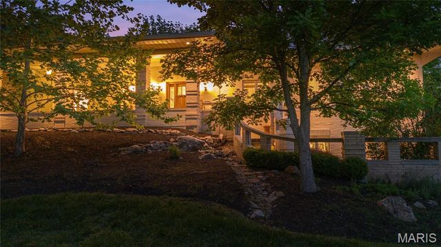 15 Summerhill Lane, Town And Country, MO 63017