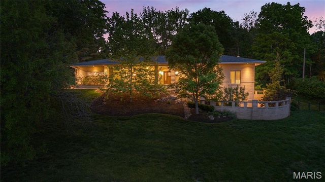 15 Summerhill Lane, Town And Country, MO 63017
