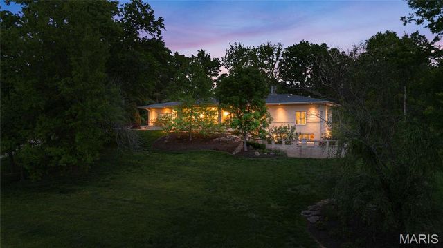 15 Summerhill Lane, Town And Country, MO 63017
