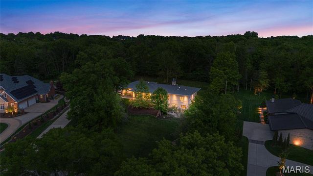 15 Summerhill Lane, Town And Country, MO 63017