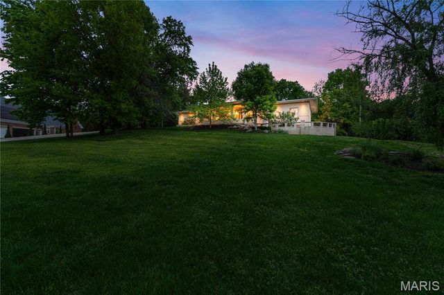 15 Summerhill Lane, Town And Country, MO 63017