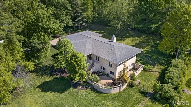 15 Summerhill Lane, Town And Country, MO 63017