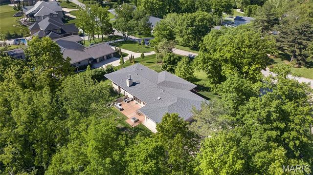 15 Summerhill Lane, Town And Country, MO 63017