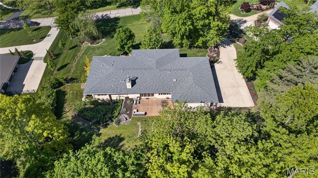 15 Summerhill Lane, Town And Country, MO 63017