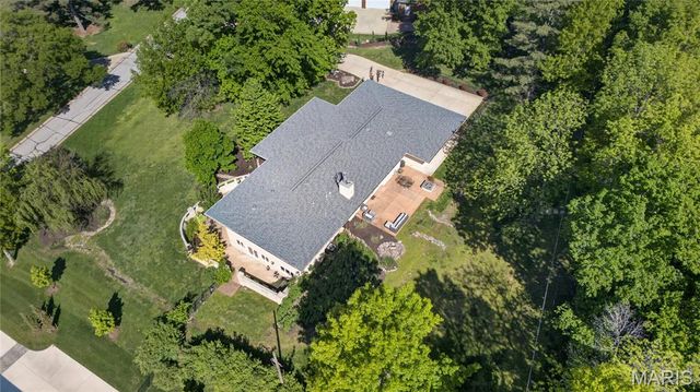 15 Summerhill Lane, Town And Country, MO 63017
