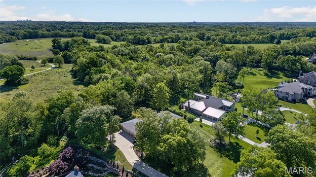 15 Summerhill Lane, Town And Country, MO 63017
