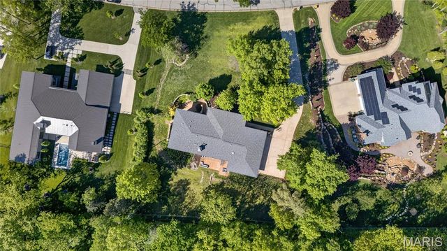 15 Summerhill Lane, Town And Country, MO 63017