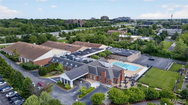 15 Summerhill Lane, Town And Country, MO 63017