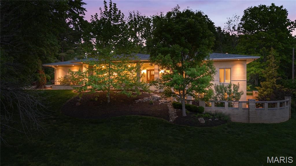 15 Summerhill Lane, Town And Country, MO 63017
