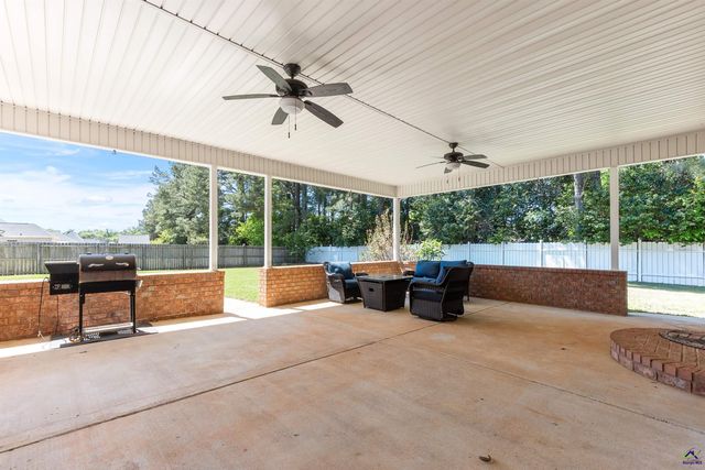 223 Hathersage Drive, Kathleen, GA 31047