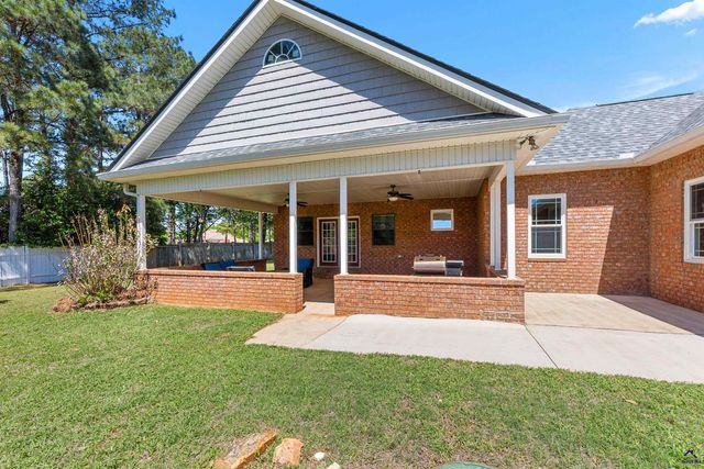 223 Hathersage Drive, Kathleen, GA 31047