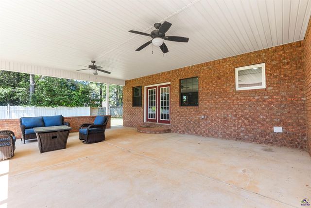 223 Hathersage Drive, Kathleen, GA 31047