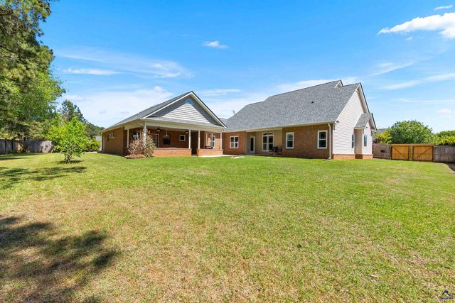 223 Hathersage Drive, Kathleen, GA 31047
