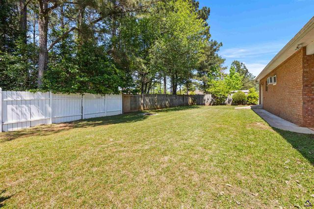 223 Hathersage Drive, Kathleen, GA 31047