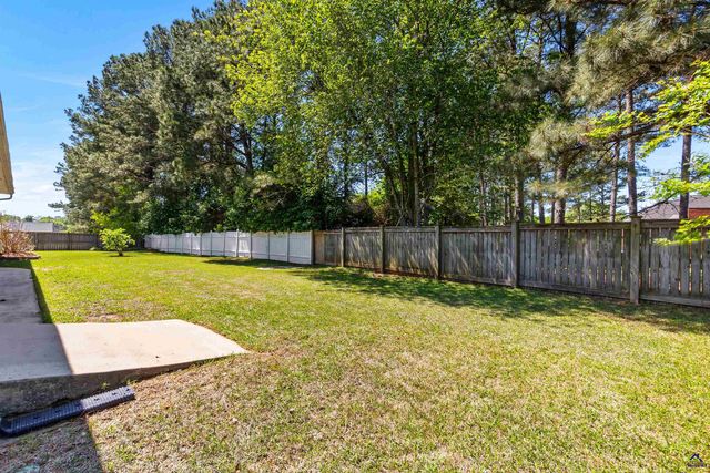 223 Hathersage Drive, Kathleen, GA 31047