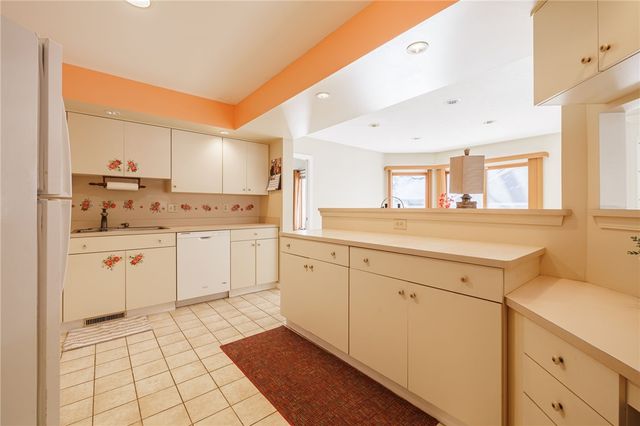 1063 Hillsboro Cove Circle, Webster, NY 14580