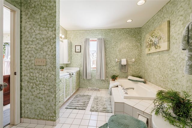 1063 Hillsboro Cove Circle, Webster, NY 14580