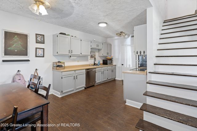 12770 Partlow Avenue, Grand Ledge, MI 48837