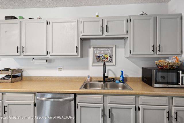 12770 Partlow Avenue, Grand Ledge, MI 48837