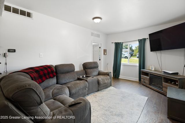 12770 Partlow Avenue, Grand Ledge, MI 48837