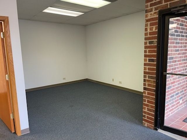 24 S Des Plaines River Road 400, Des Plaines, IL 60016