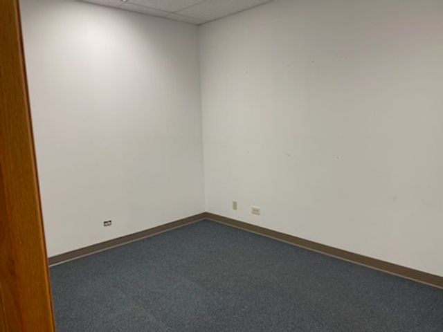 24 S Des Plaines River Road 400, Des Plaines, IL 60016