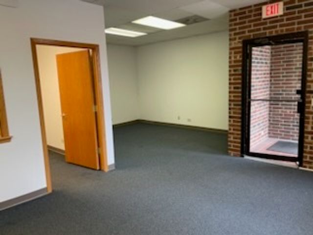 24 S Des Plaines River Road 400, Des Plaines, IL 60016