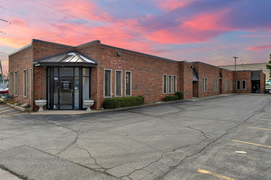 24 S Des Plaines River Road 400, Des Plaines, IL 60016