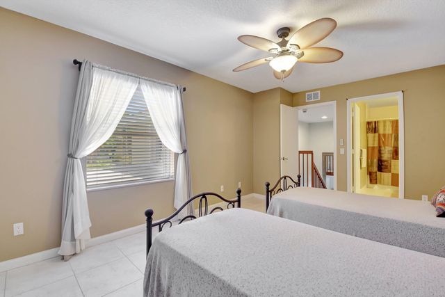 5201 Wheatley Court, Boynton Beach, FL 33436