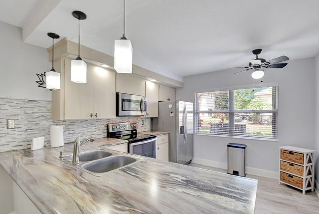 5201 Wheatley Court, Boynton Beach, FL 33436