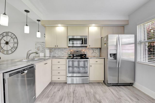 5201 Wheatley Court, Boynton Beach, FL 33436