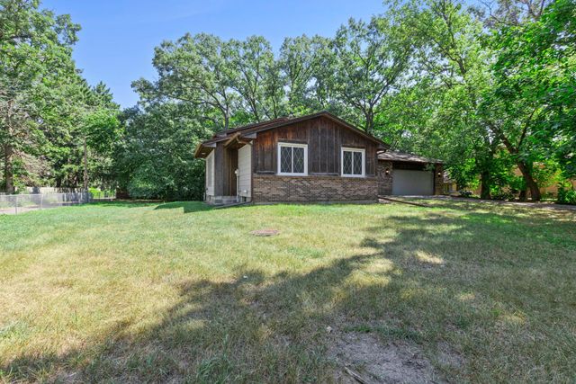 8233 Pleasant View Court, Mounds View, MN 55112