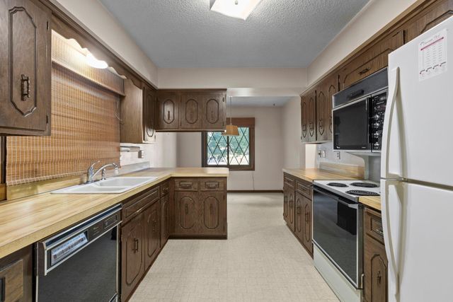 8233 Pleasant View Court, Mounds View, MN 55112