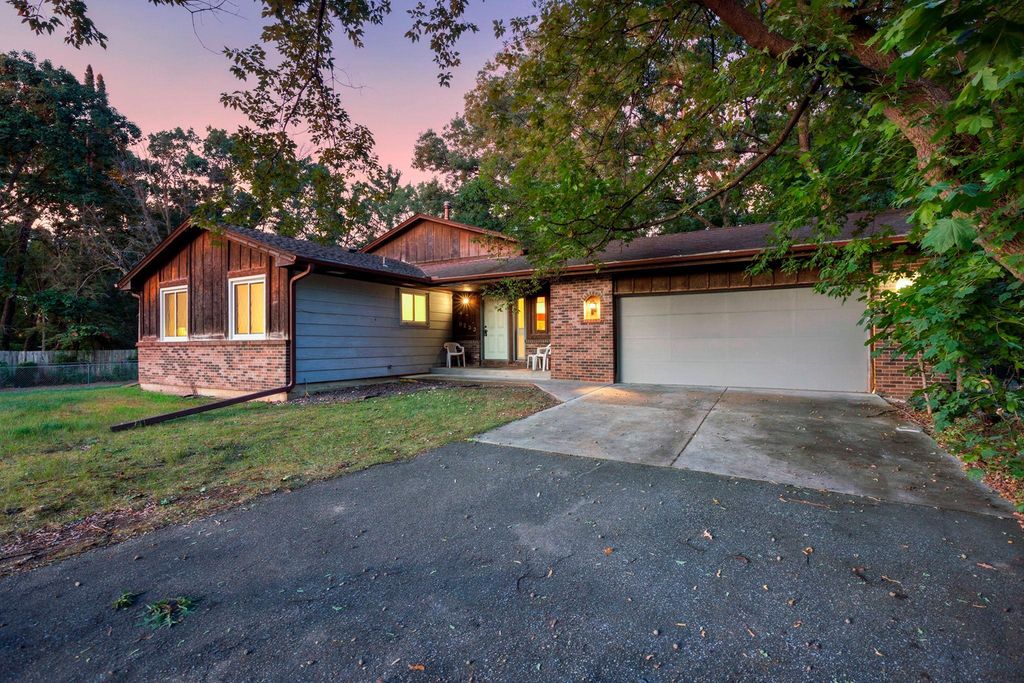 8233 Pleasant View Court, Mounds View, MN 55112