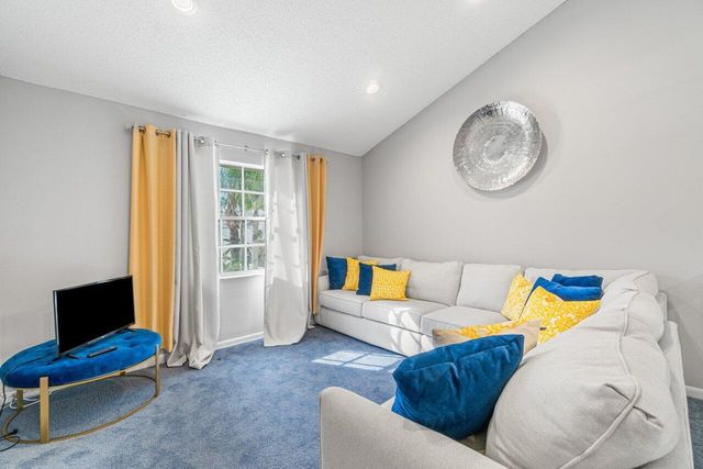17064 Boca Club Boulevard 3, Boca Raton, FL 33487