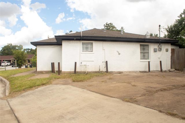 5302 Anzio Road, Houston, TX 77033