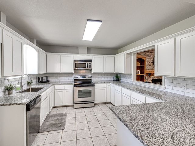 3014 SW 6th Street, Newcastle, OK 73065