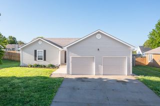 1762 Finch Drive, Tonganoxie, KS 66086