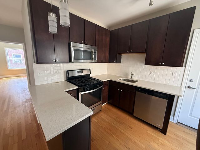 836 E 53rd Street 2N, Chicago, IL 60615