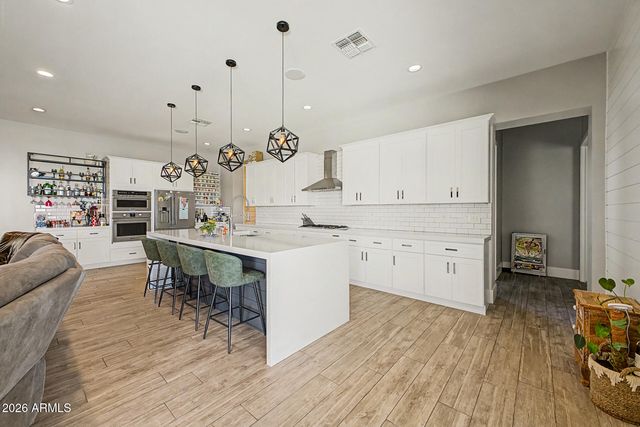 744 E DESERT Lane, Phoenix, AZ 85042
