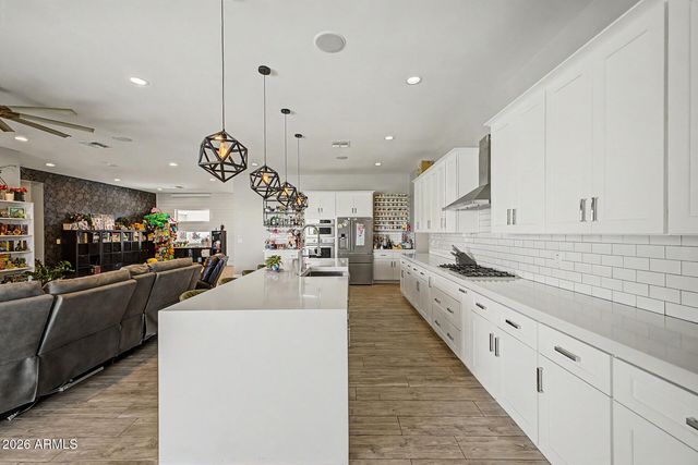 744 E DESERT Lane, Phoenix, AZ 85042