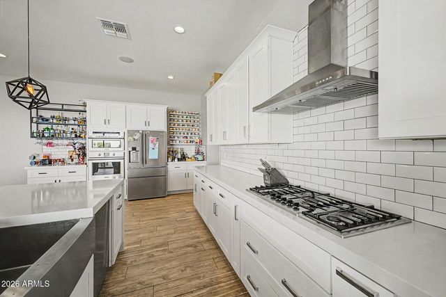 744 E DESERT Lane, Phoenix, AZ 85042