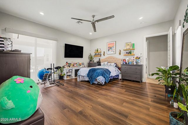 744 E DESERT Lane, Phoenix, AZ 85042