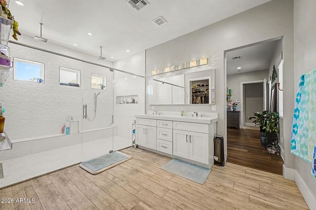 744 E DESERT Lane, Phoenix, AZ 85042