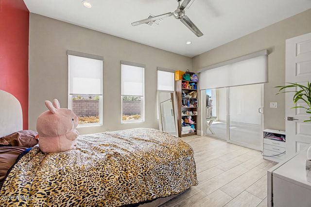 744 E DESERT Lane, Phoenix, AZ 85042