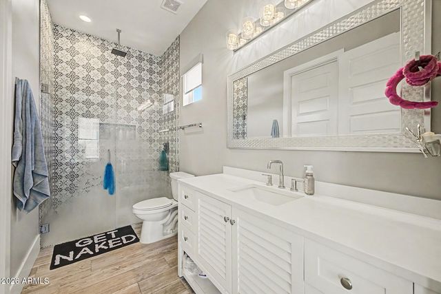744 E DESERT Lane, Phoenix, AZ 85042