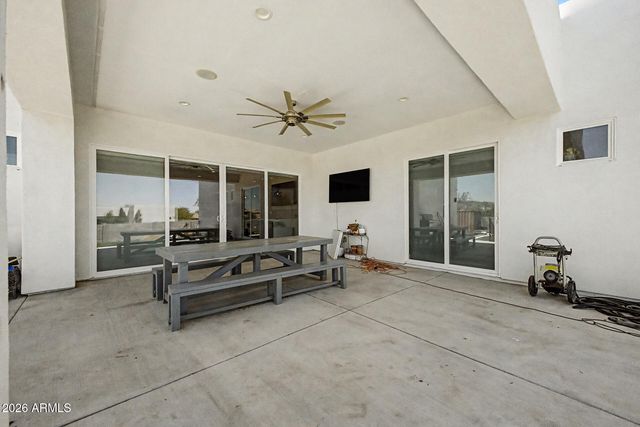 744 E DESERT Lane, Phoenix, AZ 85042