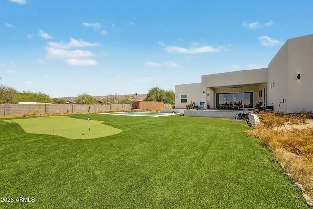 744 E DESERT Lane, Phoenix, AZ 85042