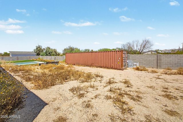 744 E DESERT Lane, Phoenix, AZ 85042